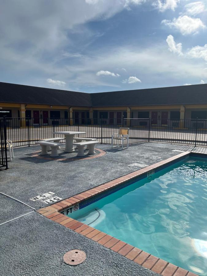 Los Fresnos Inn And Suites Exterior foto