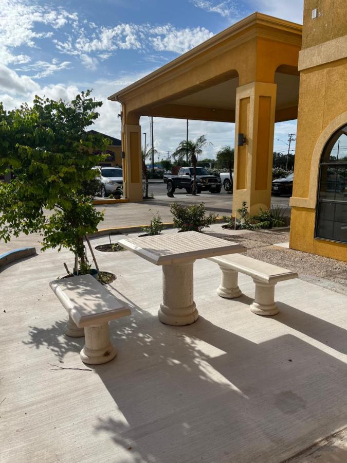 Los Fresnos Inn And Suites Exterior foto