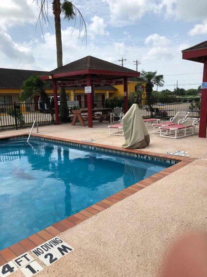 Los Fresnos Inn And Suites Exterior foto