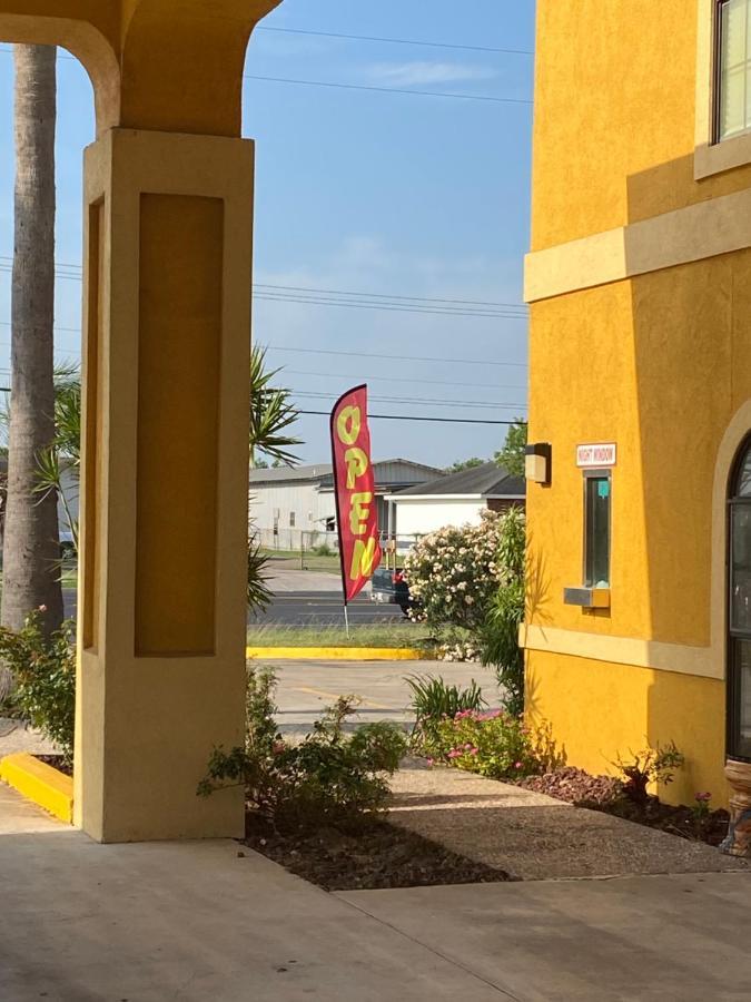 Los Fresnos Inn And Suites Exterior foto